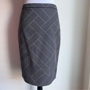 Ann Taylor Black & White Geometric Print Pencil Skirt 2